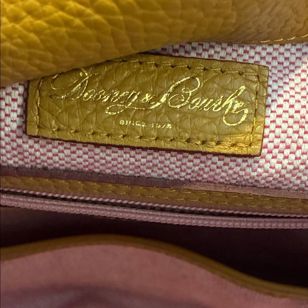 🆕 Dooney & Bourke Leather Shoulder Bag - Excellent Used Condition